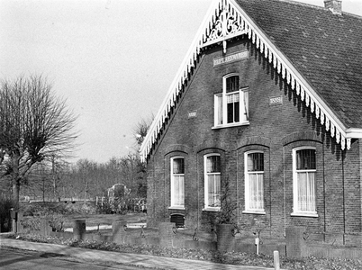 847392 Gezicht op de voorgevel van de boerderij Rijpickerwaard (anno 1889, Oude Utrechtseweg 1) te IJsselstein.